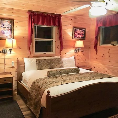 Motel Long Lake&Cottages LLC Buitenkant foto