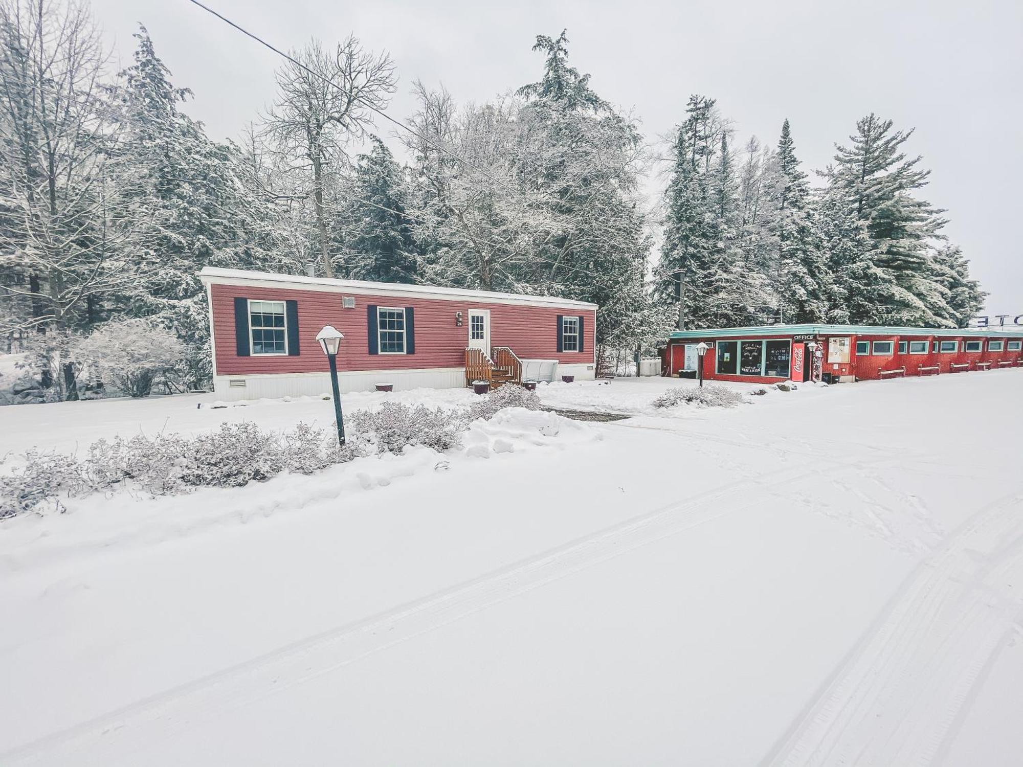 Motel Long Lake&Cottages LLC Buitenkant foto